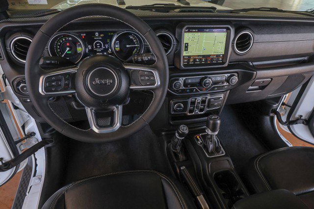 Used 2023 Jeep Wrangler Sahara AWD/4WD image 23