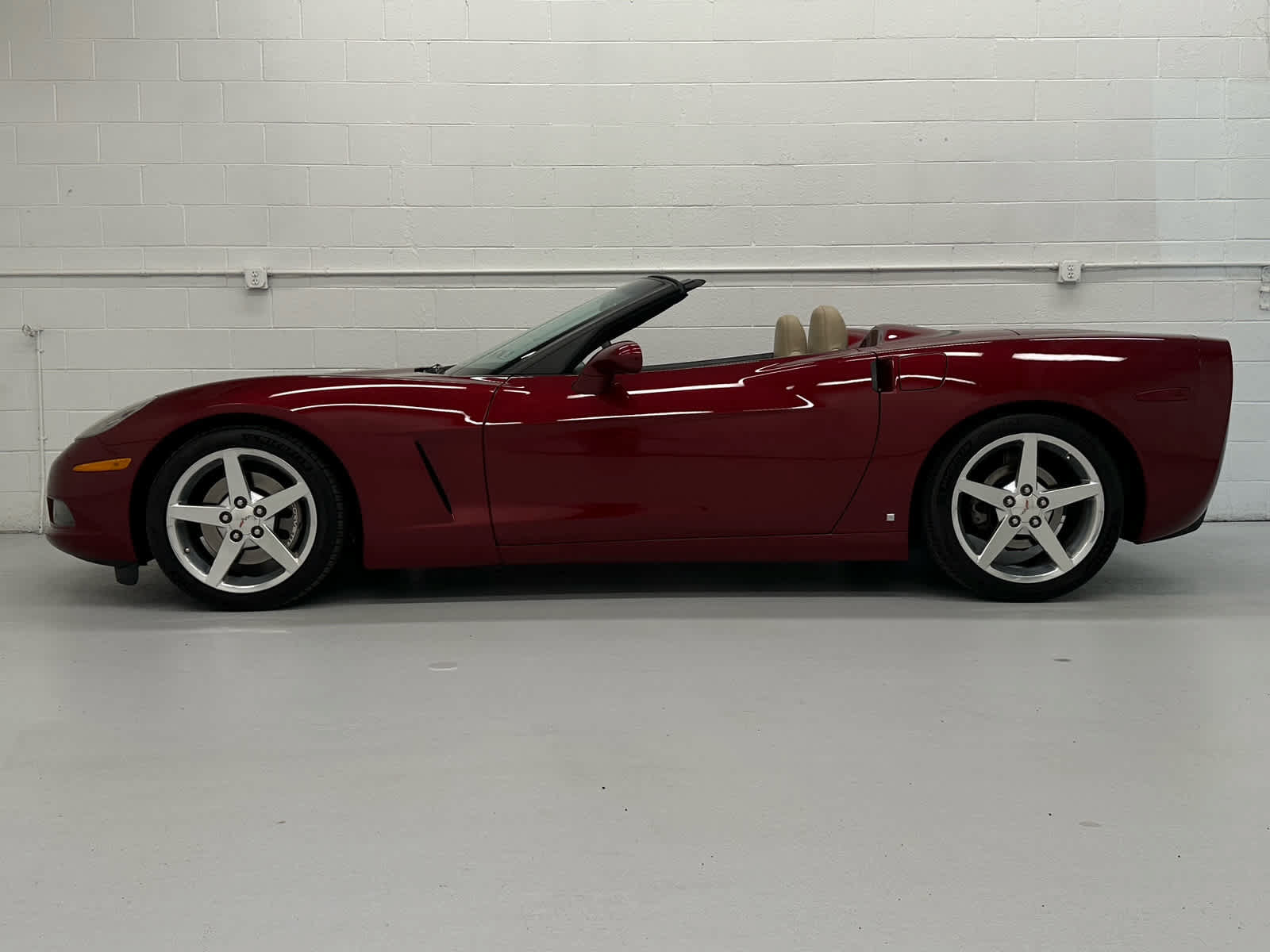 Used 2006 Chevrolet Corvette Convertible w/ Preferred Equipment Group RWD image 3