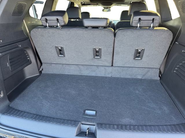 Used 2025 GMC Acadia Denali image 11