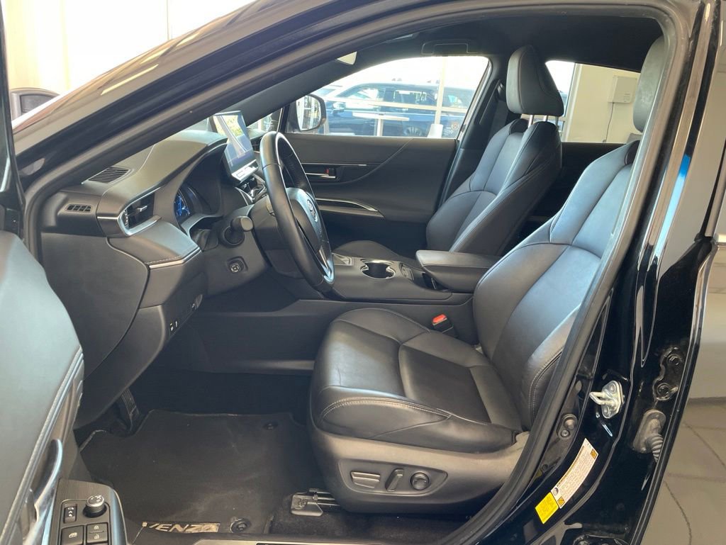 Used 2023 Toyota Venza XLE AWD/4WD image 8