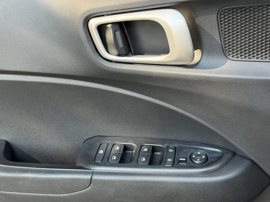 Used 2020 Hyundai Venue SE FWD image 22