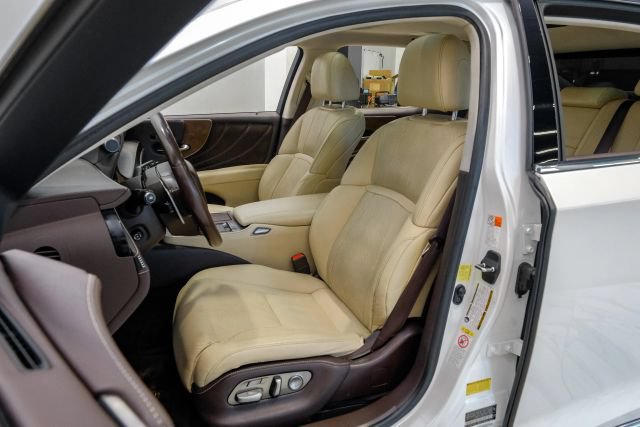 Used 2018 Lexus LS 500 w/ Accessory Package (Z1) RWD image 46