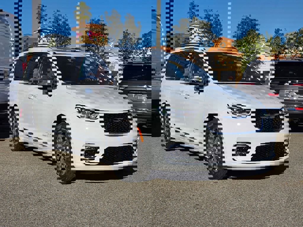 New 2026 Chrysler Pacifica Pinnacle