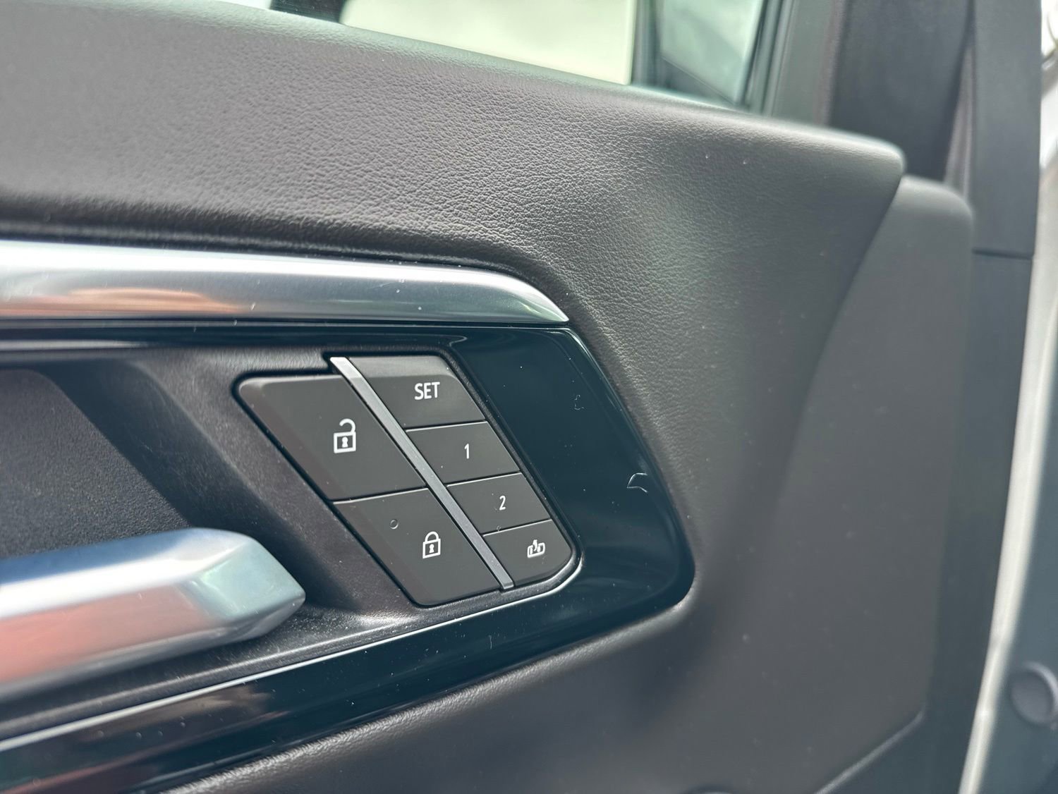 Used 2025 Chevrolet Tahoe LT AWD/4WD image 21