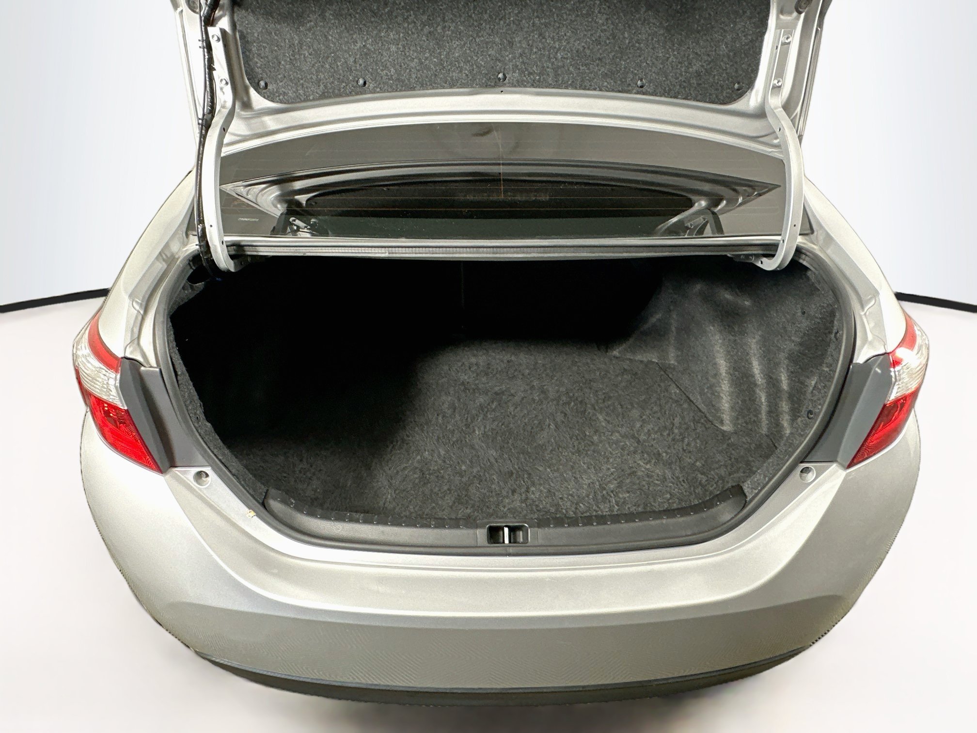 Used 2015 Toyota Corolla LE FWD image 26