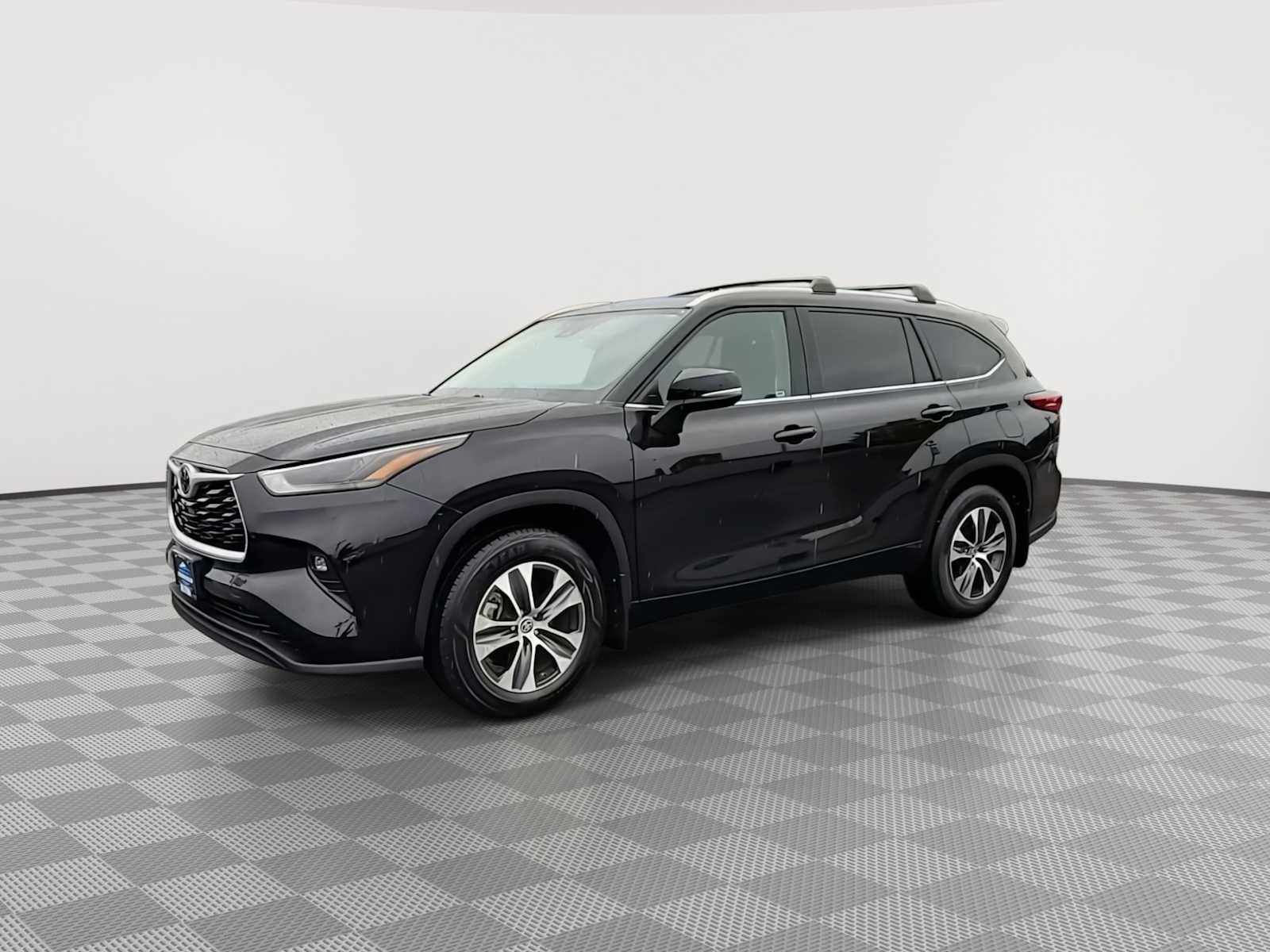 Used 2022 Toyota Highlander XLE image 4