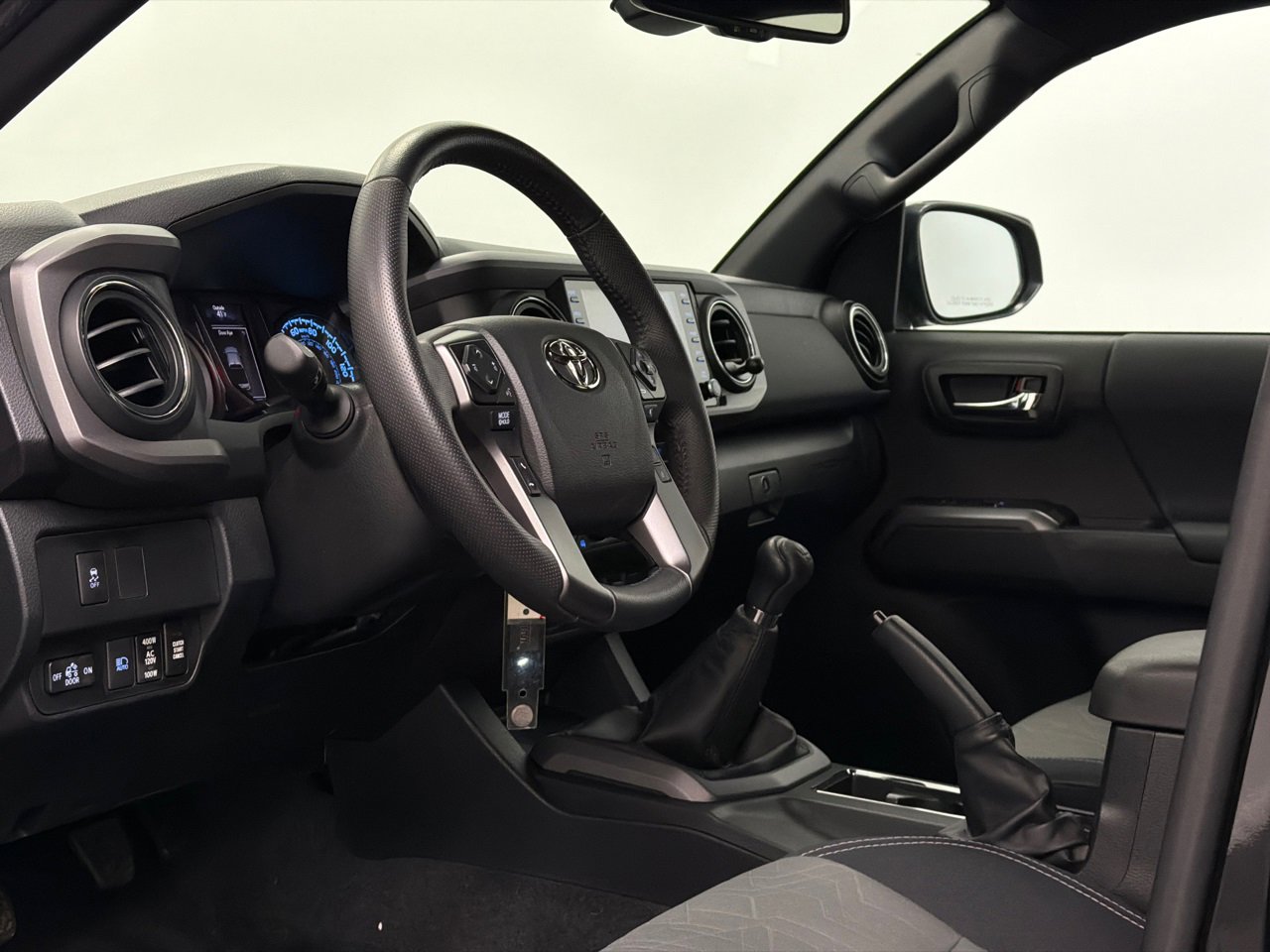 Used 2022 Toyota Tacoma TRD Off-Road image 15