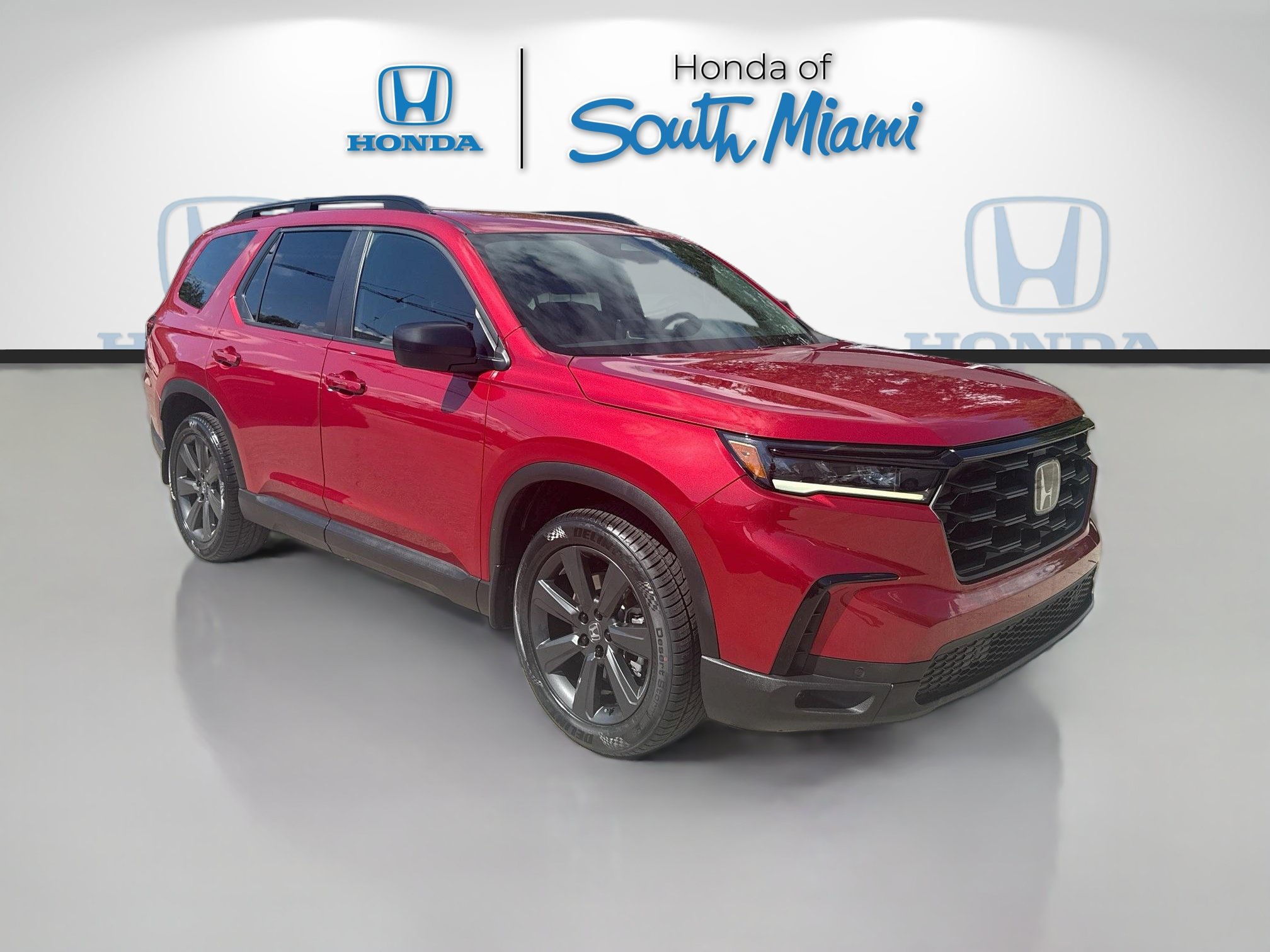 Used 2025 Honda Pilot Sport image 1