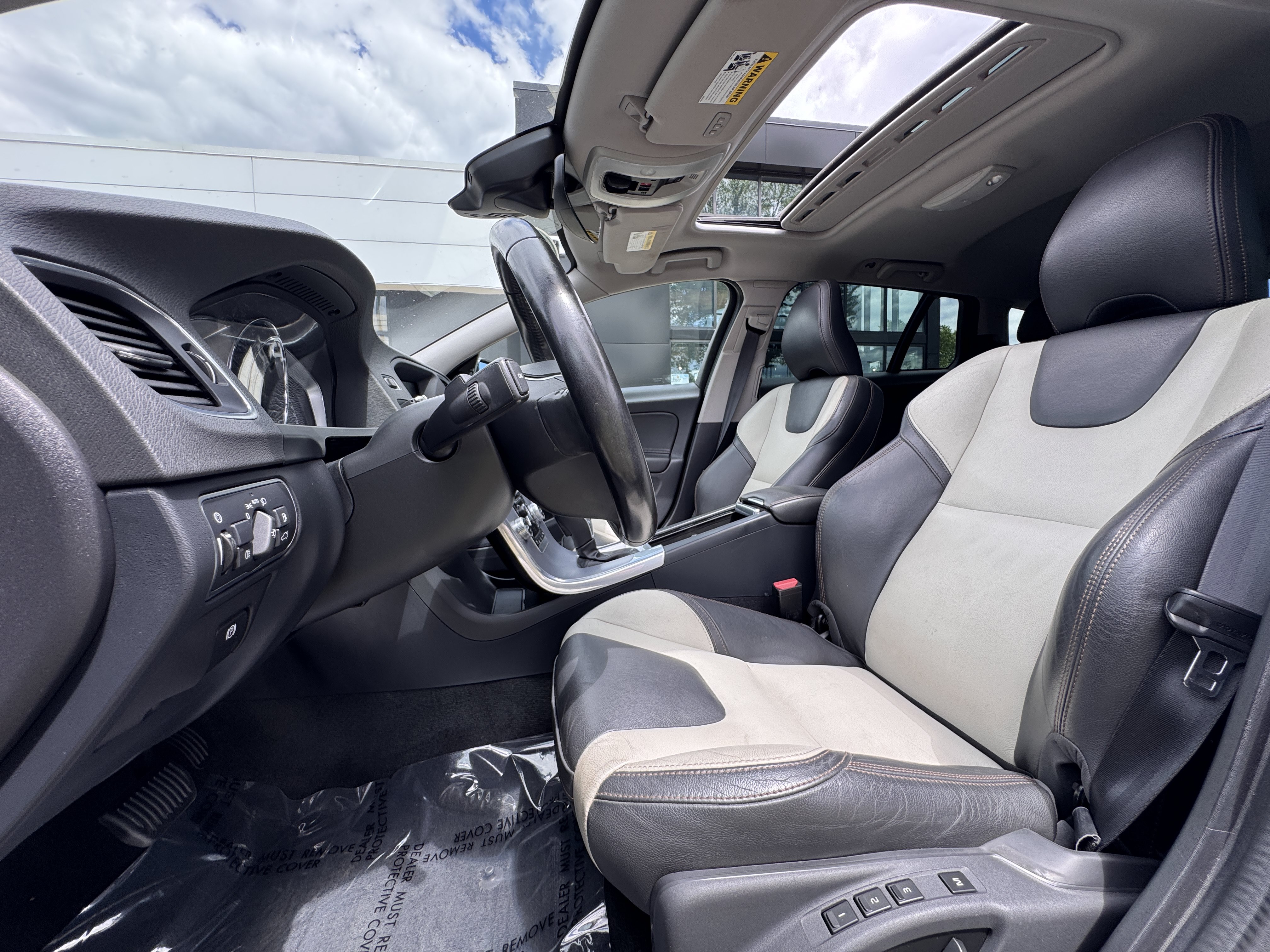 Used 2017 Volvo V60 T5 Cross Country w/ Climate Package AWD/4WD image 3