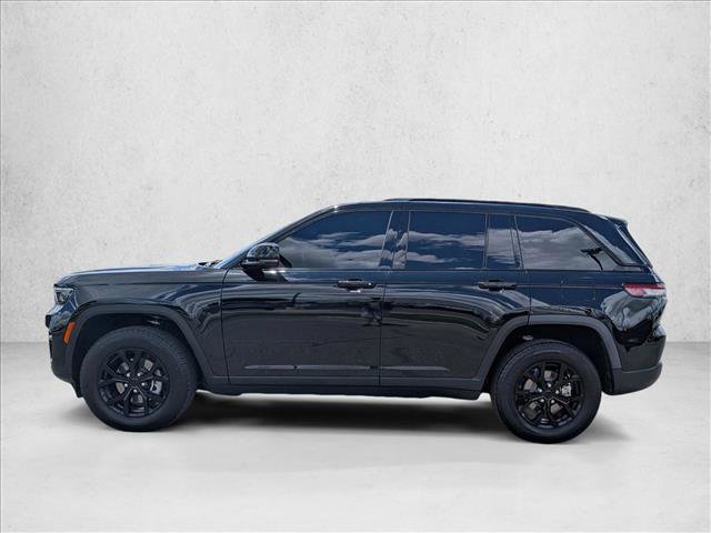 Used 2024 Jeep Grand Cherokee Altitude AWD/4WD image 9
