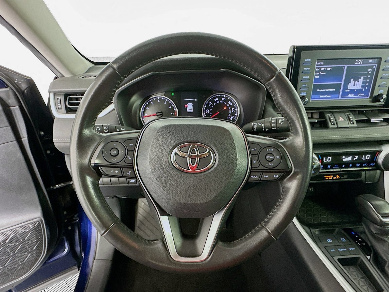Used 2019 Toyota RAV4 XLE Premium FWD image 11