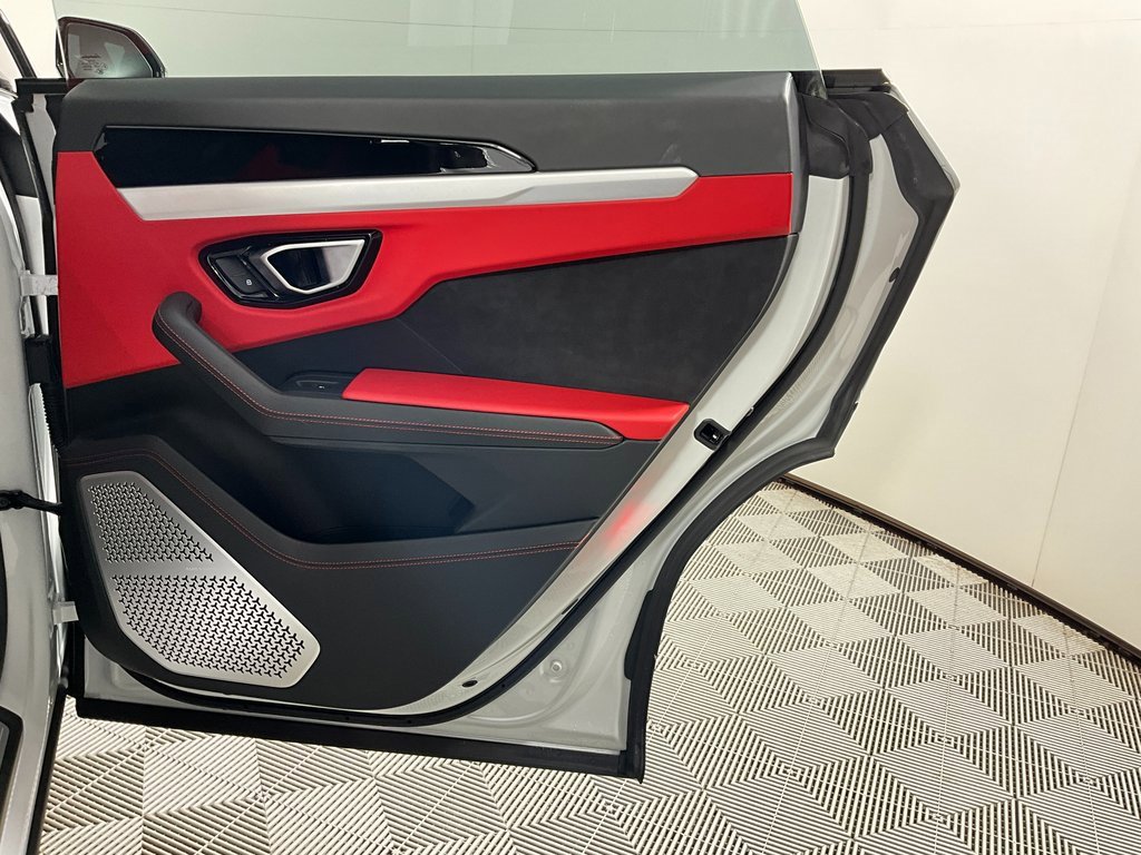 Used 2020 Lamborghini Urus image 24