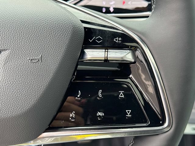 New 2027 Cadillac Lyriq Luxury w/ LPO, Floor Liner Package AWD/4WD image 27