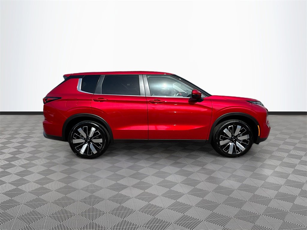 New 2025 Mitsubishi Outlander SE image 4
