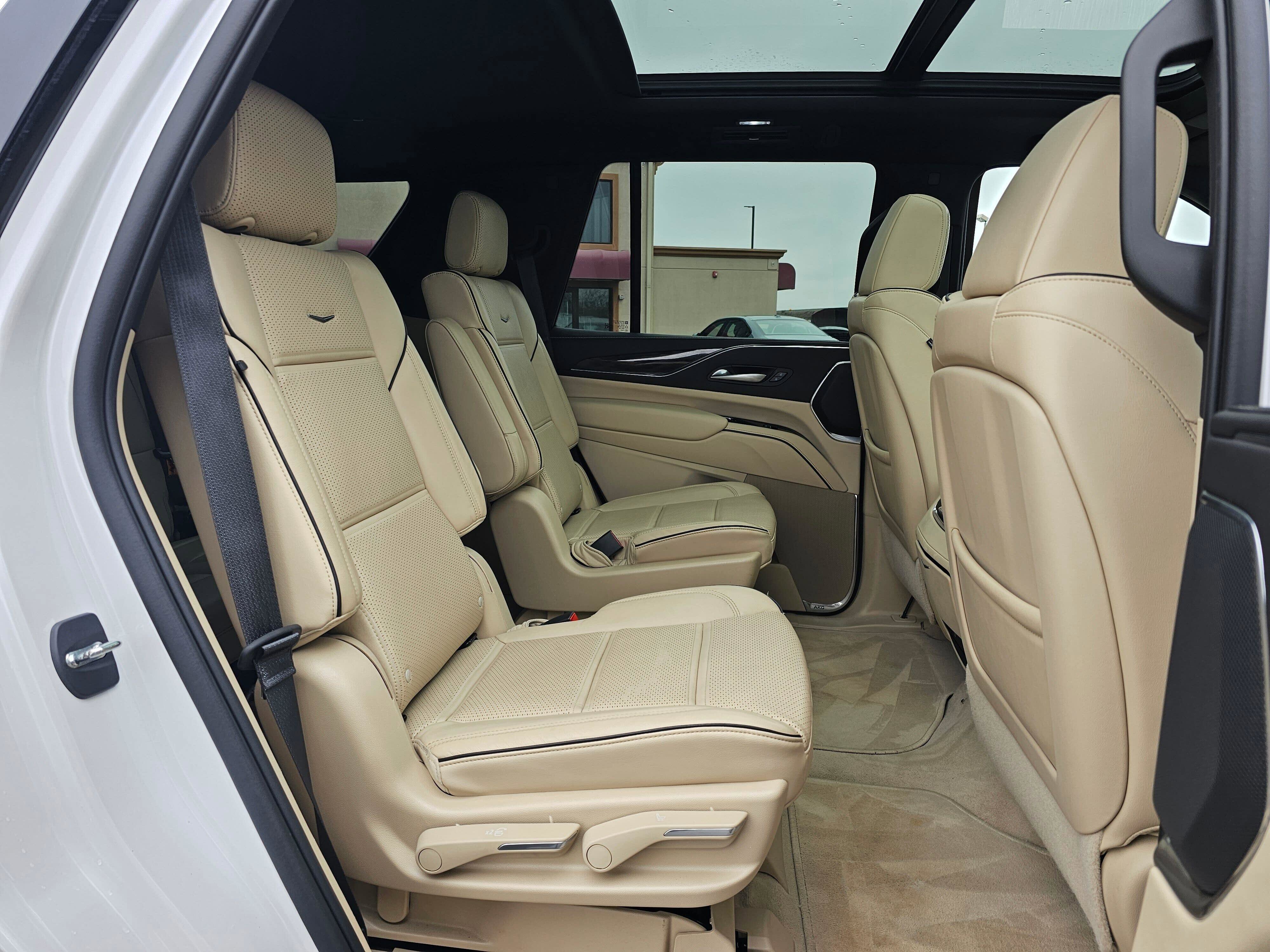 Used 2023 Cadillac Escalade Premium Luxury w/ Performance Package image 14