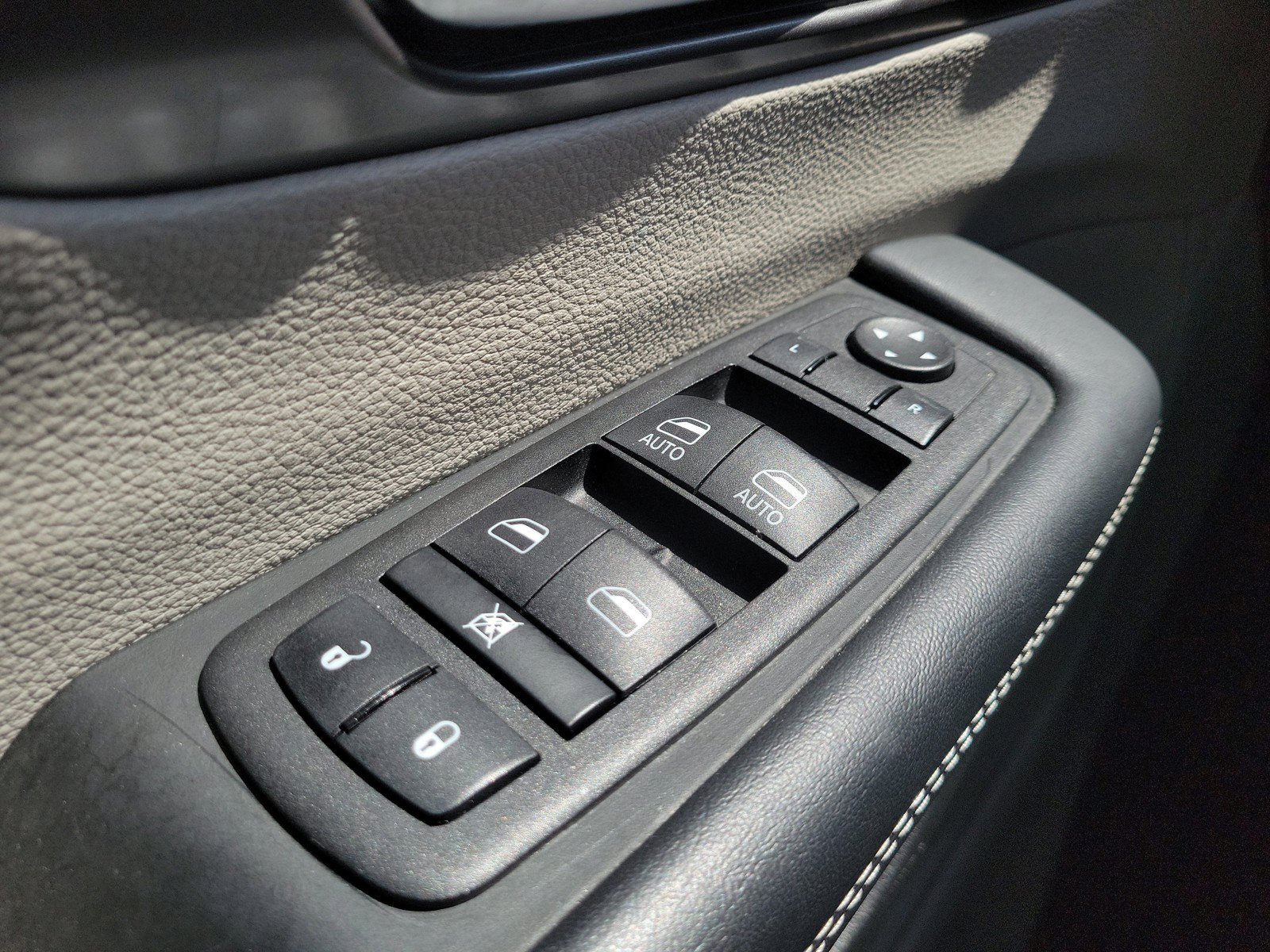 Used 2023 Chrysler Pacifica Touring-L FWD image 22