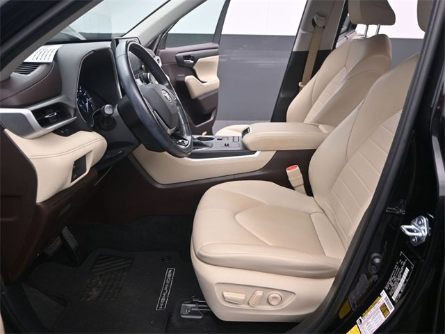 Used 2021 Toyota Highlander XLE image 14