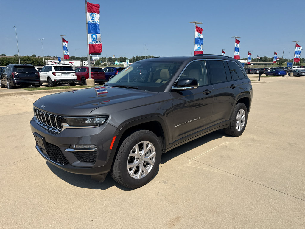 Used 2022 Jeep Grand Cherokee Limited w/ Luxury Tech Group II AWD/4WD video 1