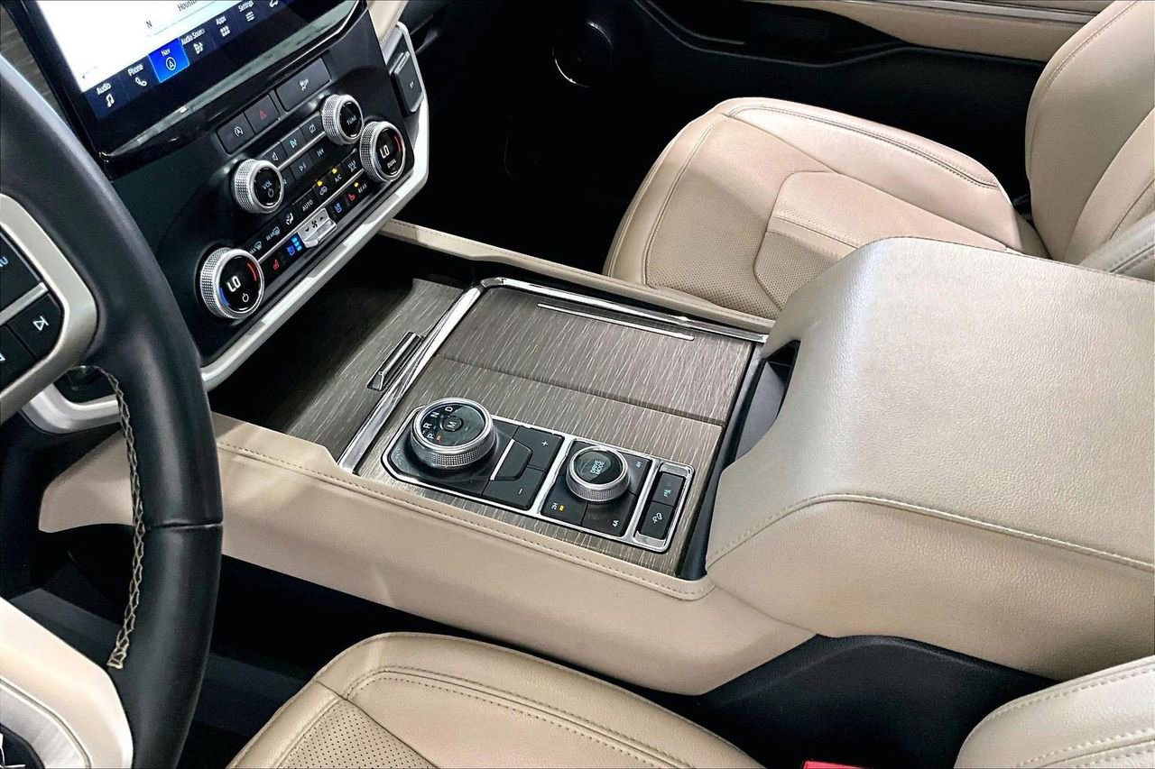 Used 2024 Ford Expedition Limited image 17