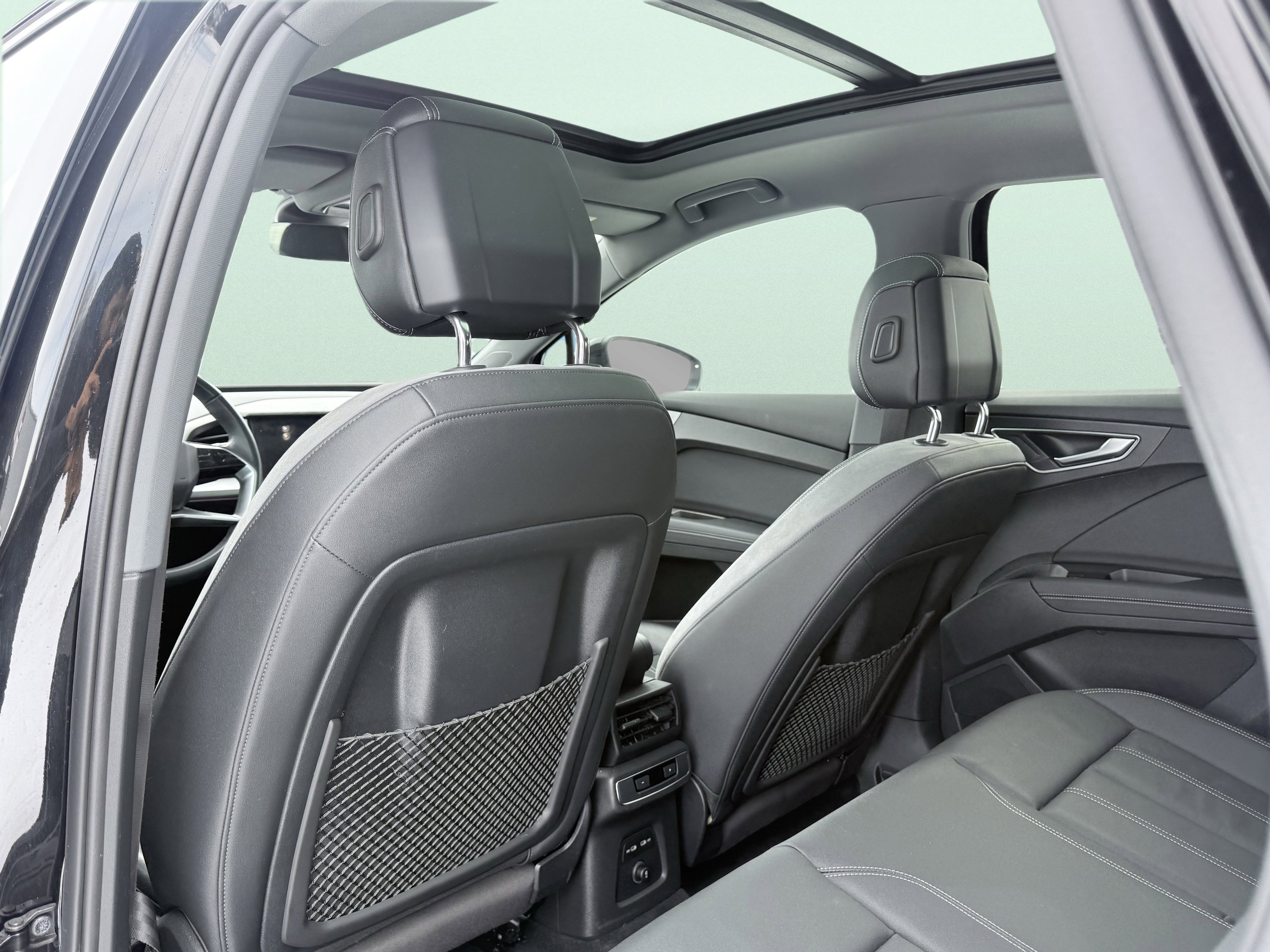 Used 2023 Audi Q4 e-tron Premium Plus w/ Premium Plus image 44