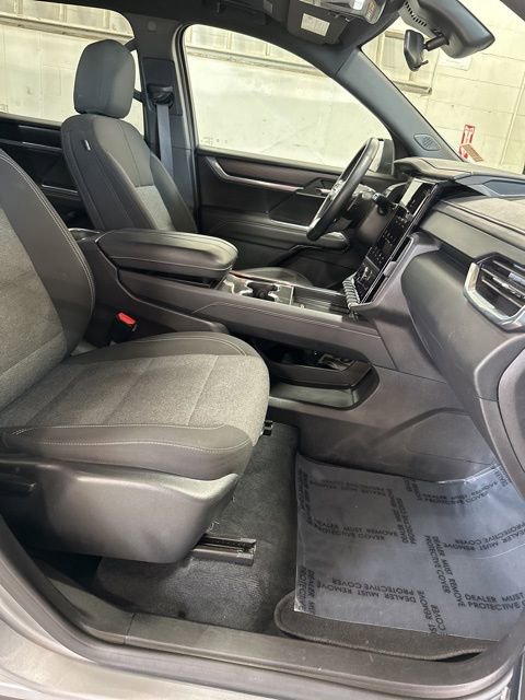 Used 2025 GMC Acadia Elevation image 33