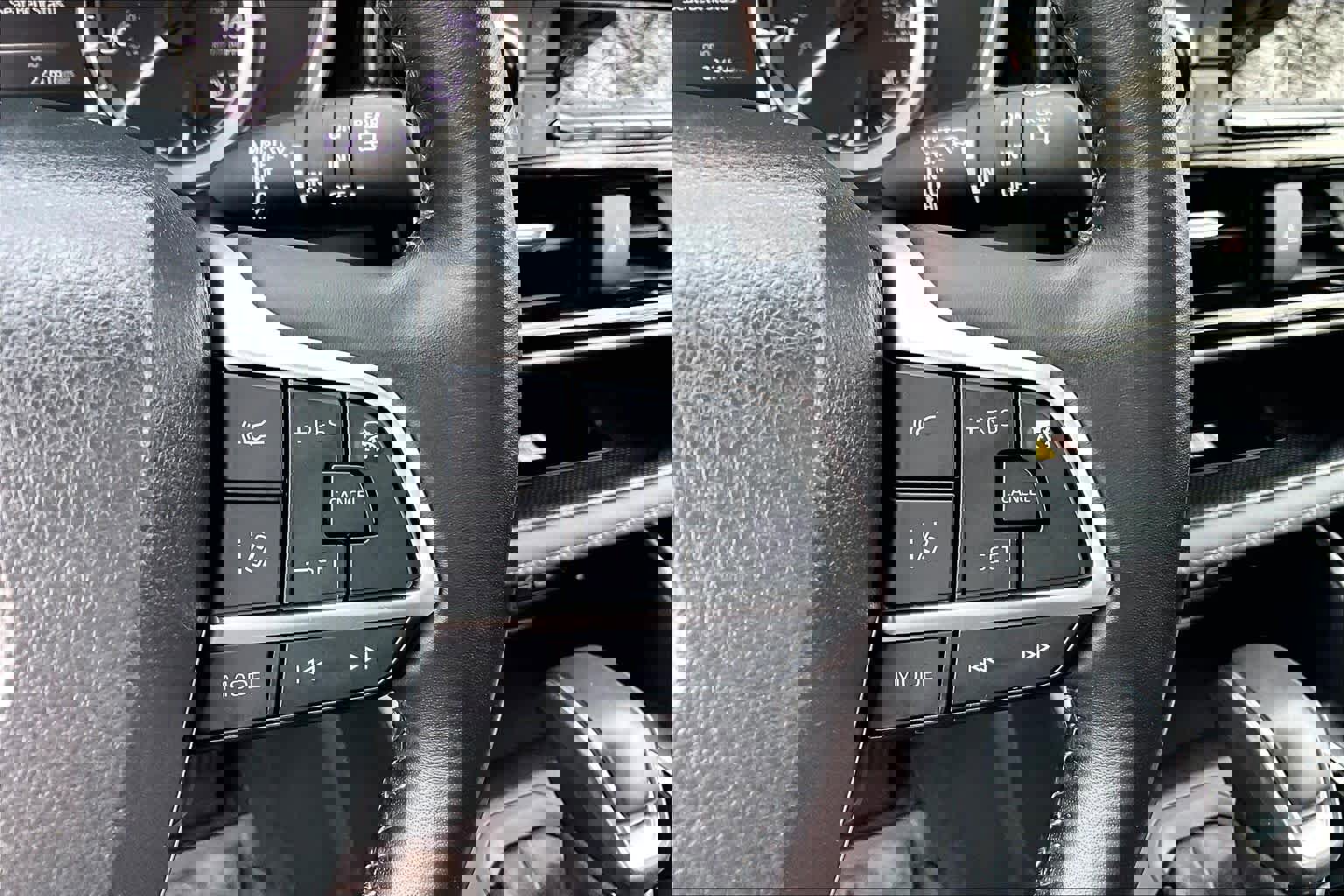 Used 2023 Toyota Highlander XLE image 24