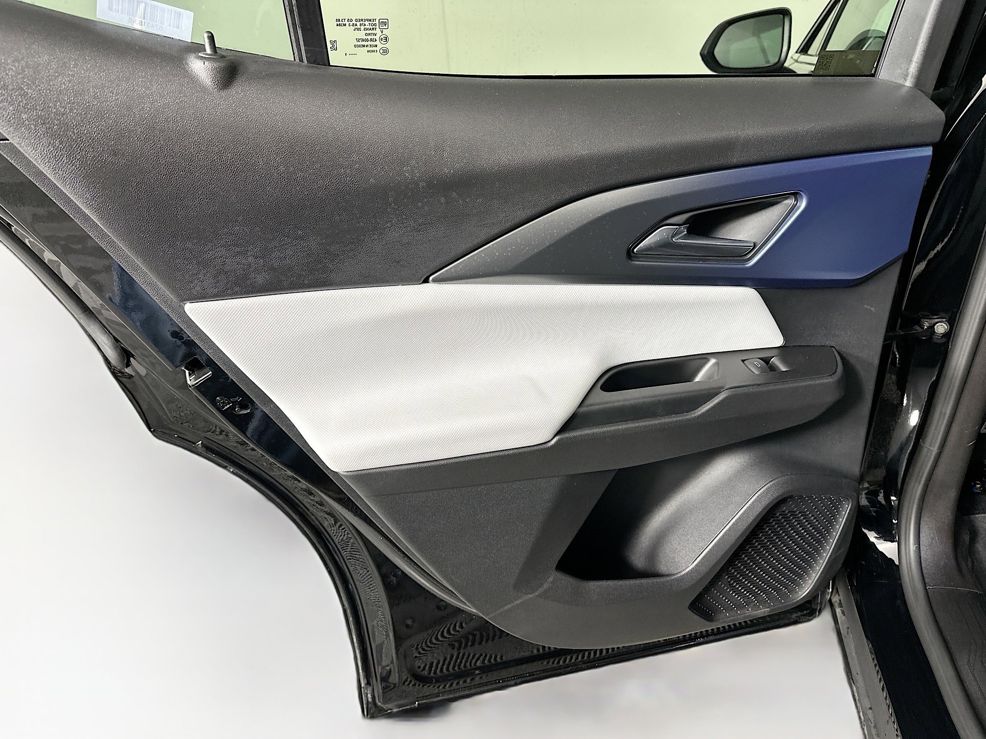 Used 2025 Chevrolet Equinox EV LT image 26