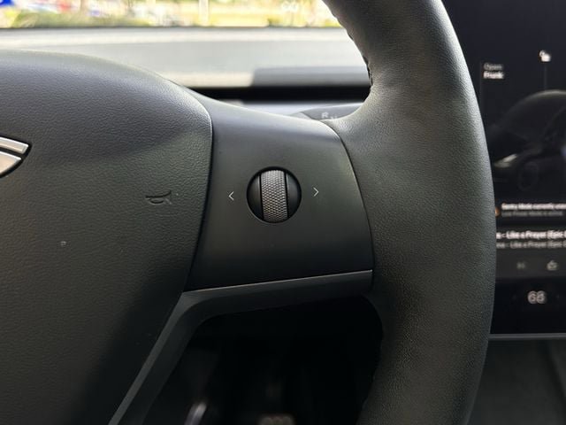 Used 2022 Tesla Model Y Performance image 15