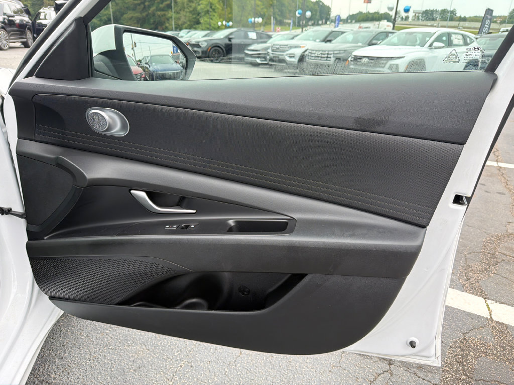 Used 2024 Hyundai Elantra SEL FWD image 14
