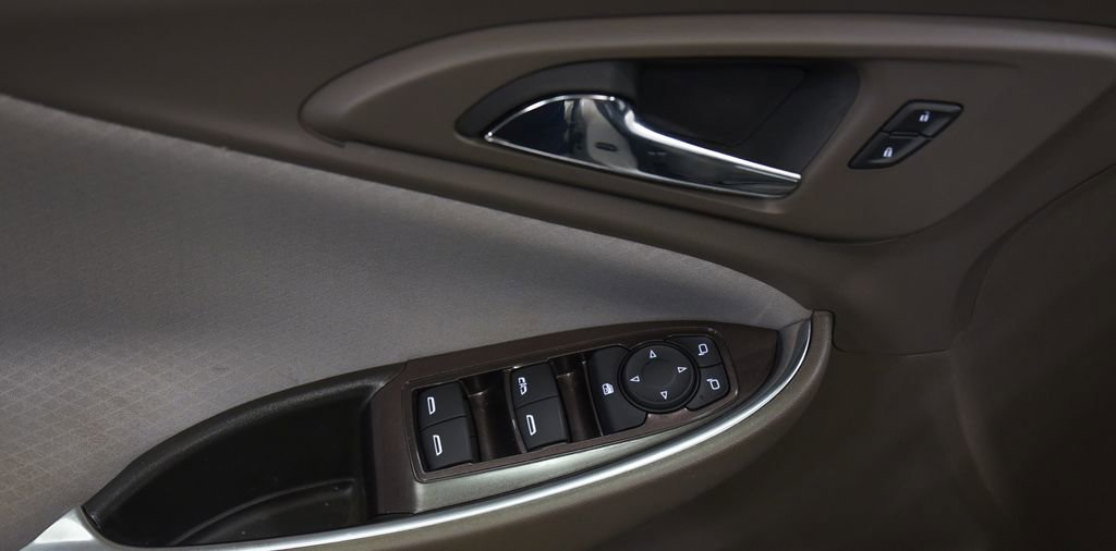 Used 2022 Chevrolet Malibu LT image 14