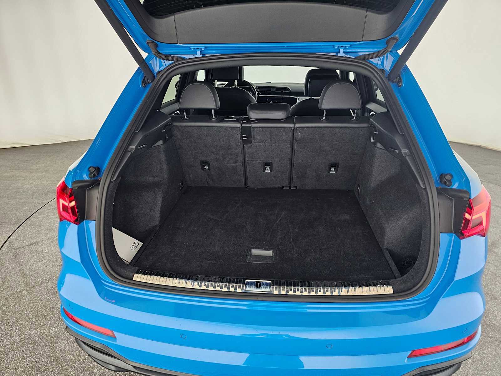 Used 2020 Audi Q3 2.0T Premium w/ Convenience Package image 13