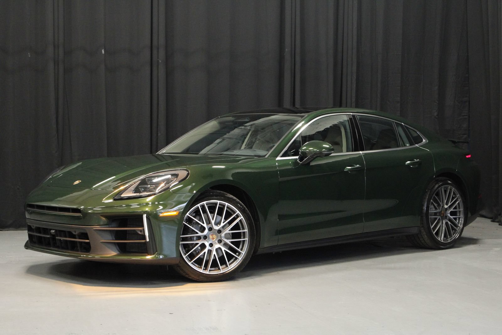 New 2026 Porsche Panamera 4 AWD/4WD image 1