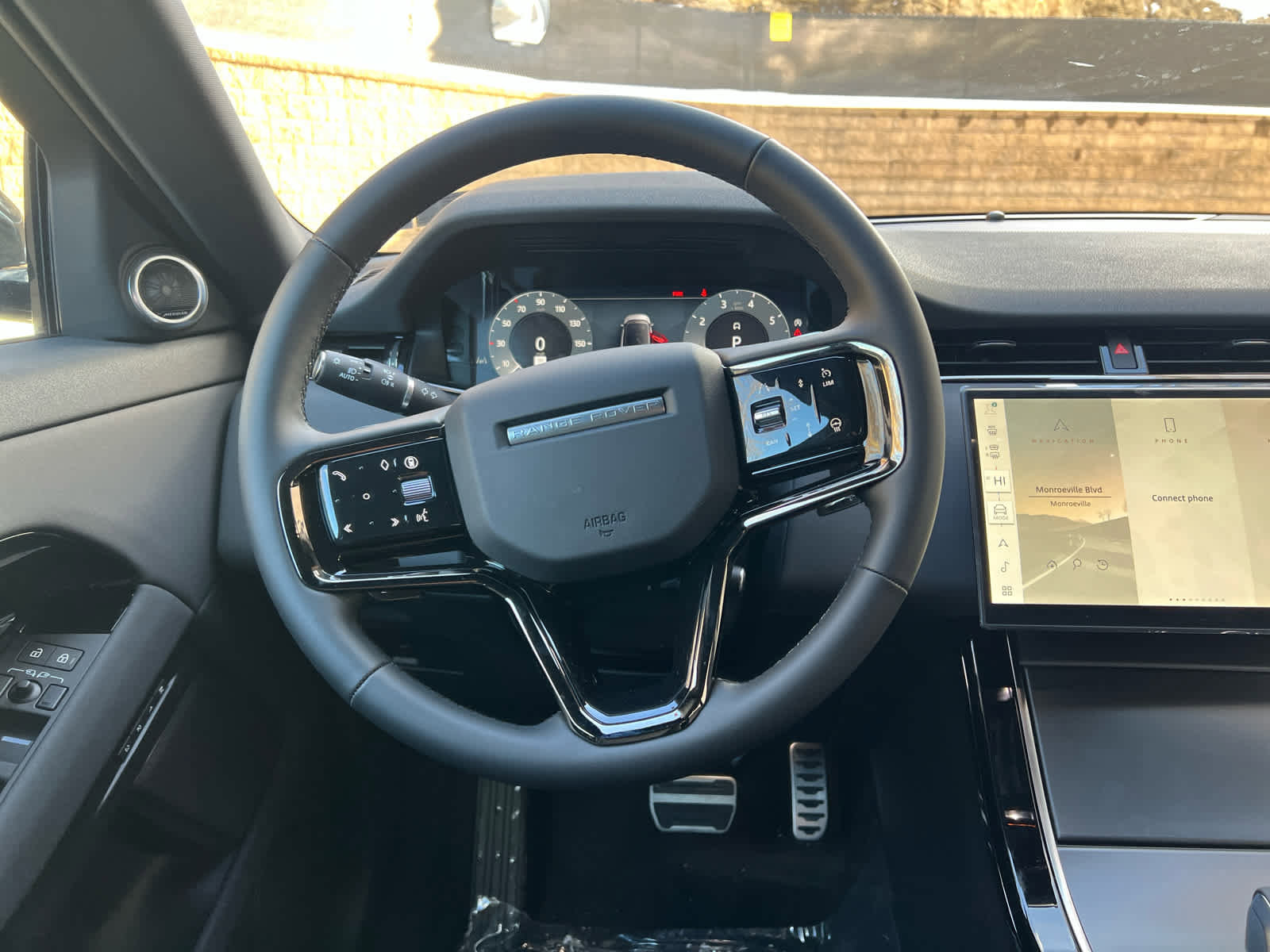 Used 2025 Land Rover Range Rover Evoque Dynamic SE image 10