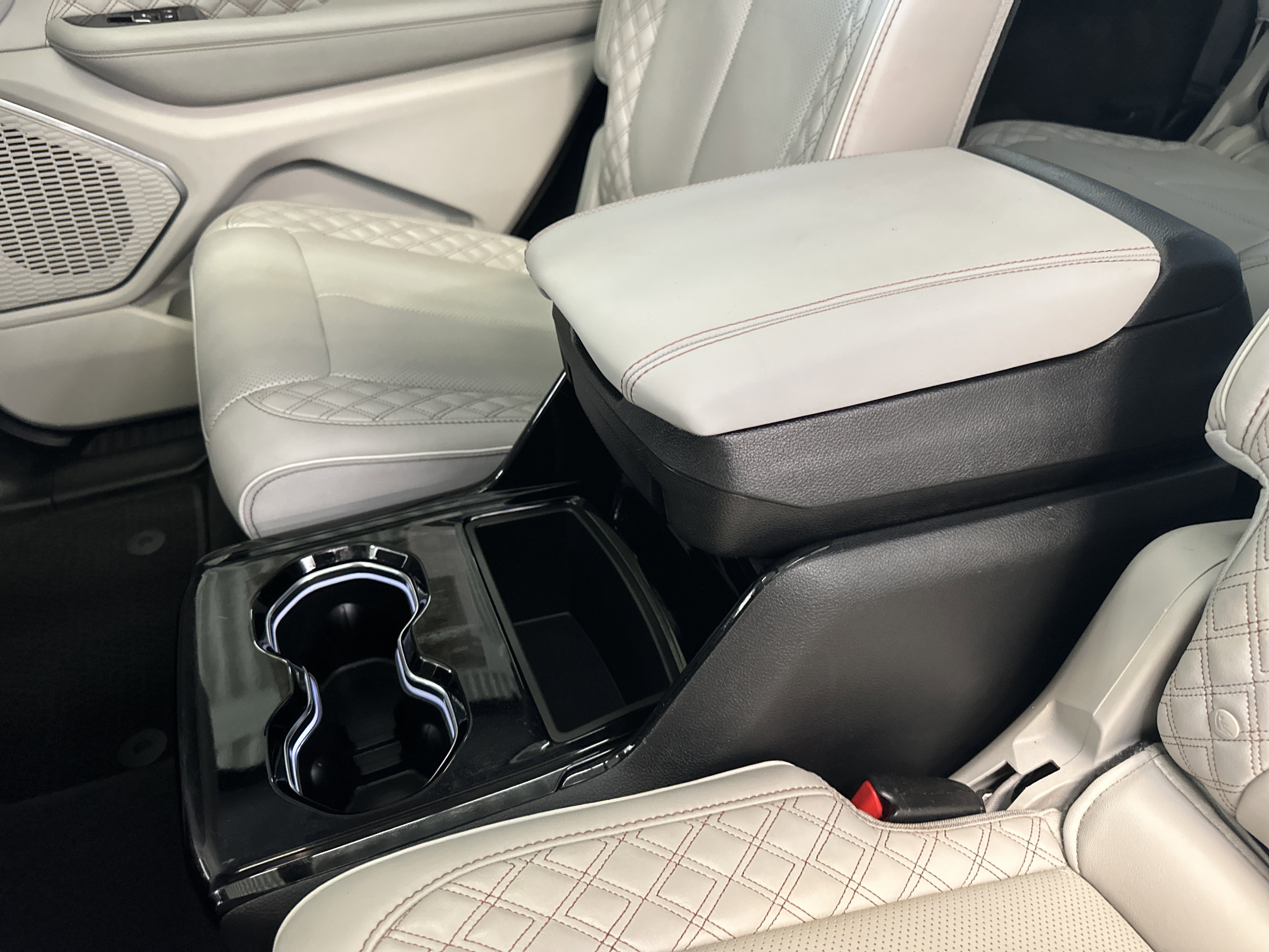 Used 2023 Jeep Grand Cherokee L Summit w/ Advanced Protech Group IV image 28