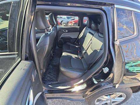 Used 2024 Jeep Compass Latitude w/ Sun and Sound Group image 11