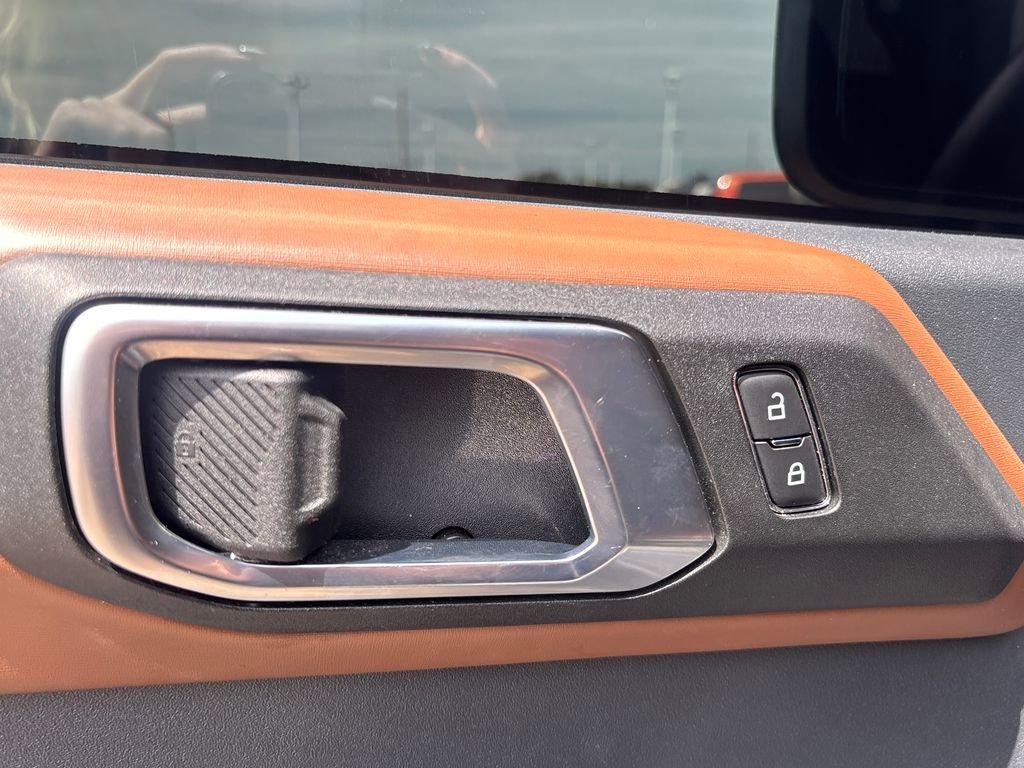 Used 2024 Ford Bronco Outer Banks AWD/4WD image 12
