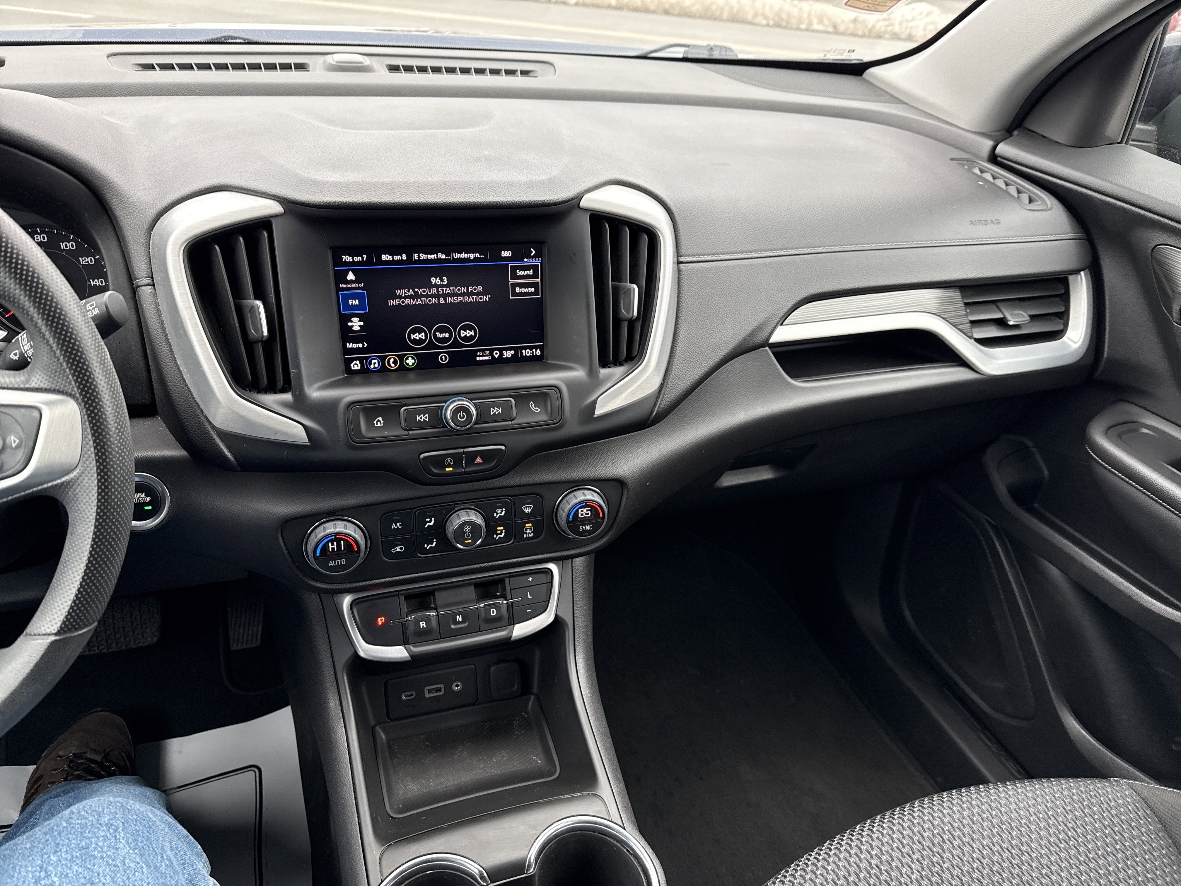 Used 2023 GMC Terrain SLE w/ Driver Convenience Package image 22