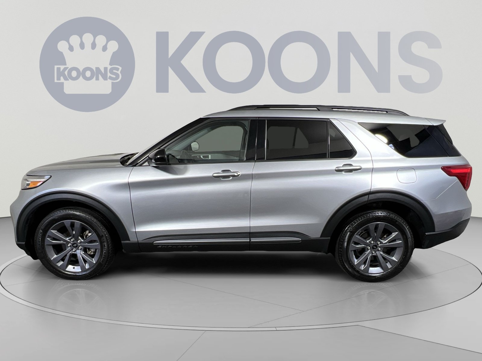 Used 2023 Ford Explorer XLT w/ Equipment Group 202A AWD/4WD image 7