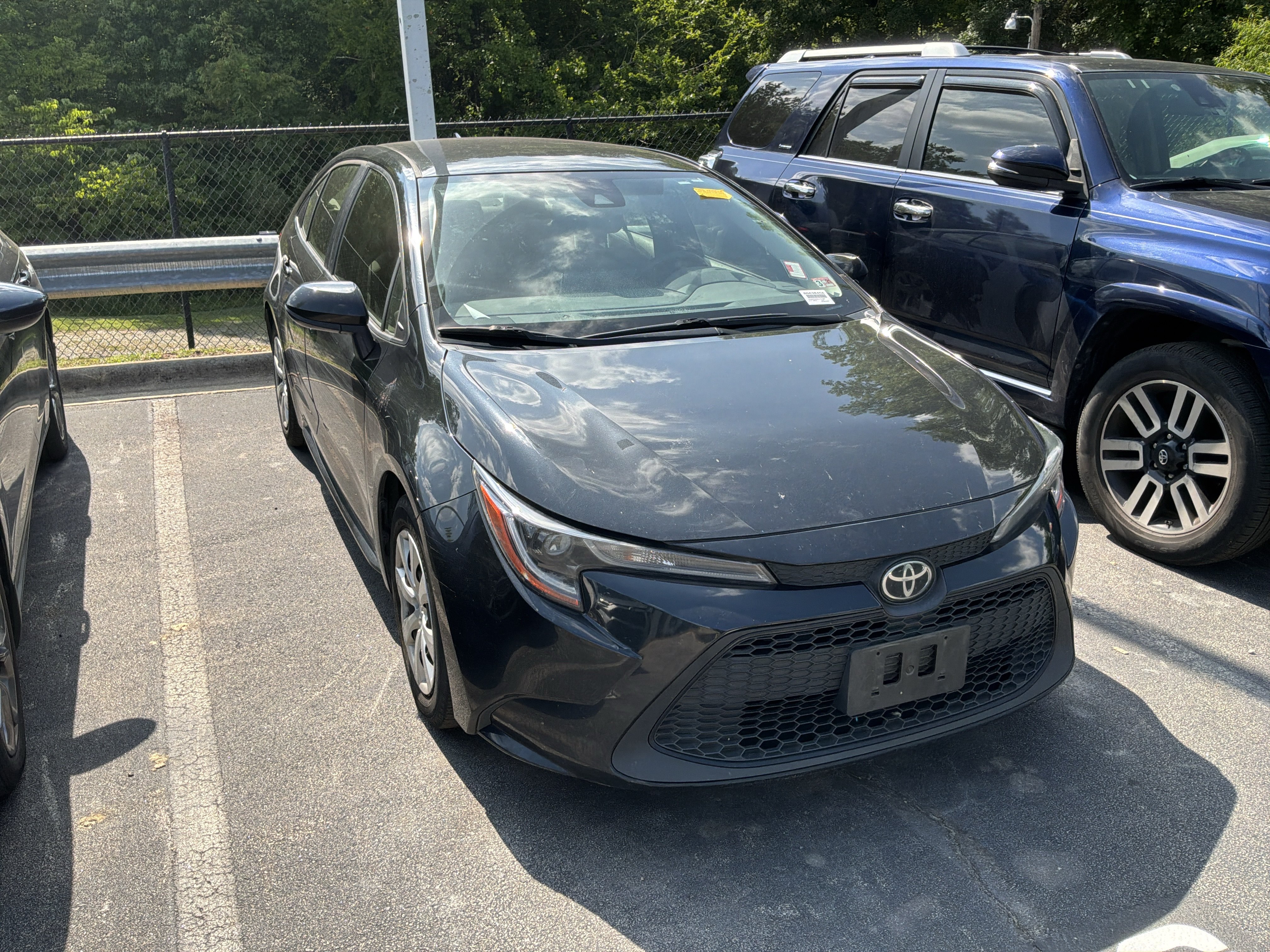 Used 2020 Toyota Corolla LE FWD image 3