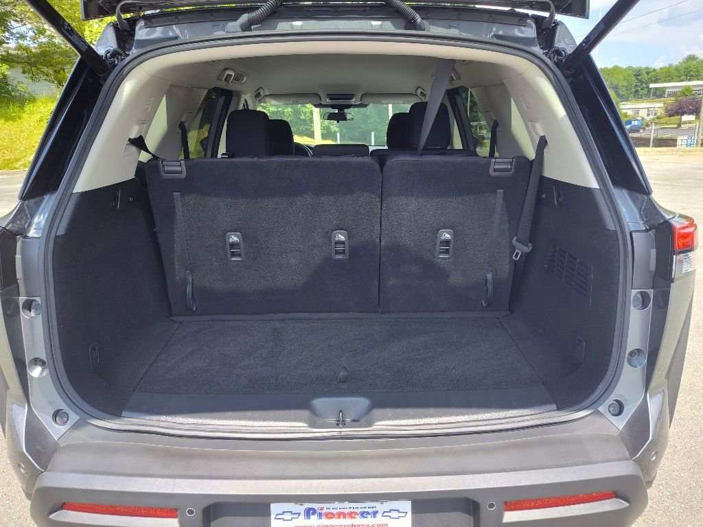 Used 2025 Nissan Pathfinder SV image 12