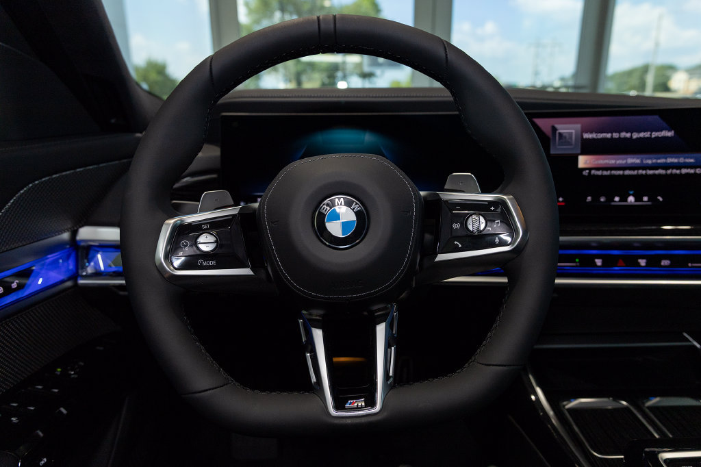 Used 2026 BMW 740i xDrive AWD/4WD image 6