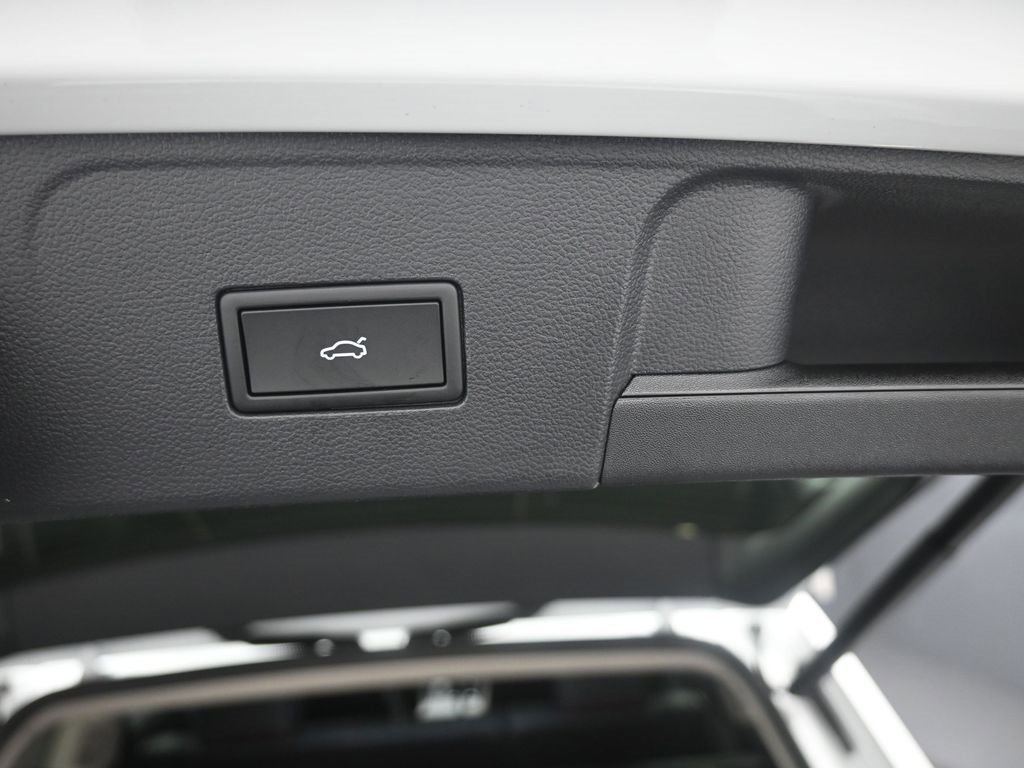 Used 2025 Volkswagen Atlas Peak Edition SE image 26