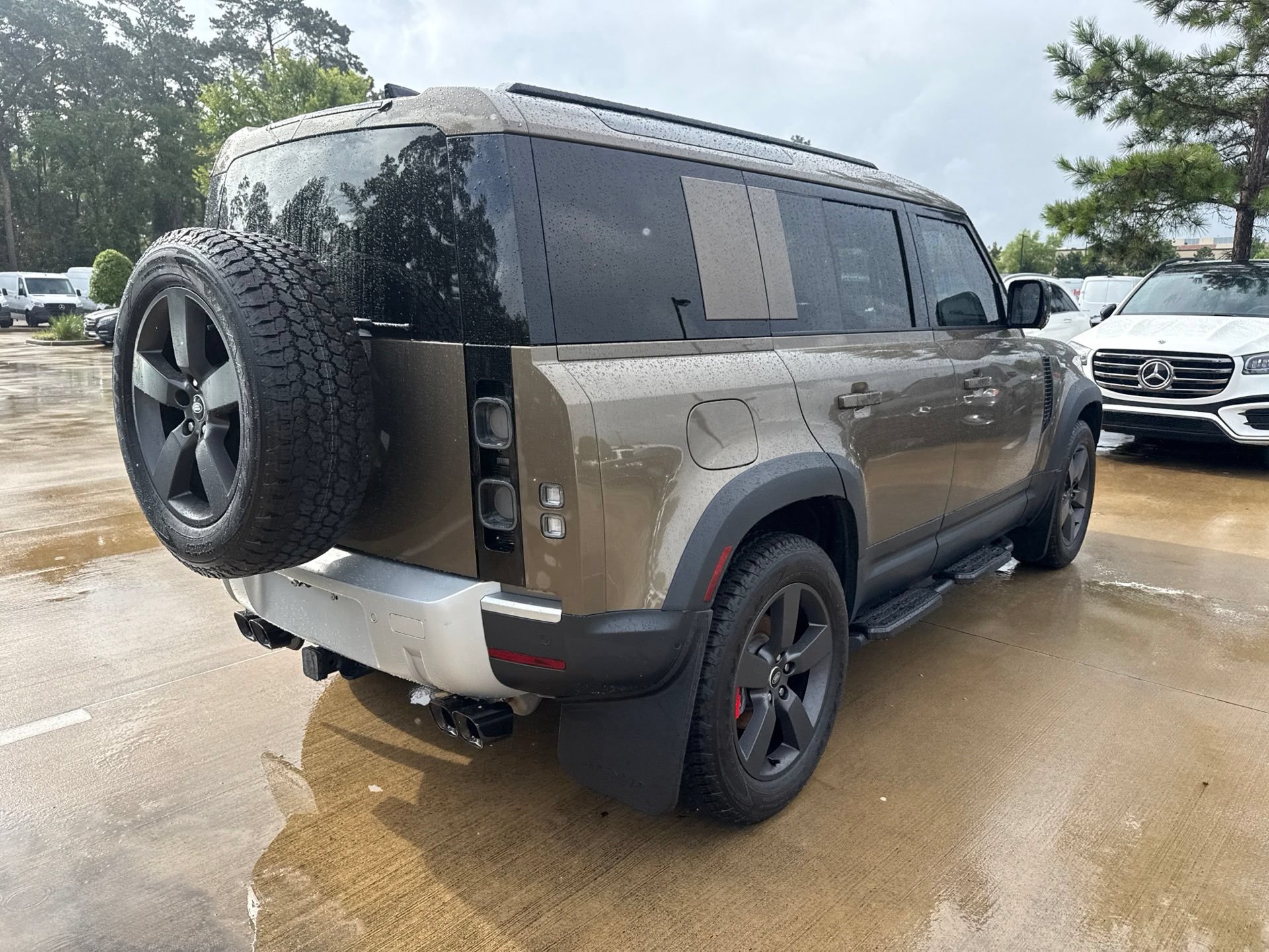 Used 2025 Land Rover Defender 110 S AWD/4WD image 4