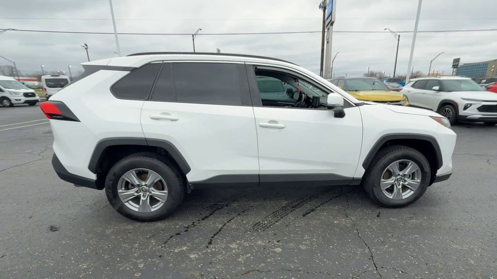Used 2022 Toyota RAV4 XLE AWD/4WD image 9