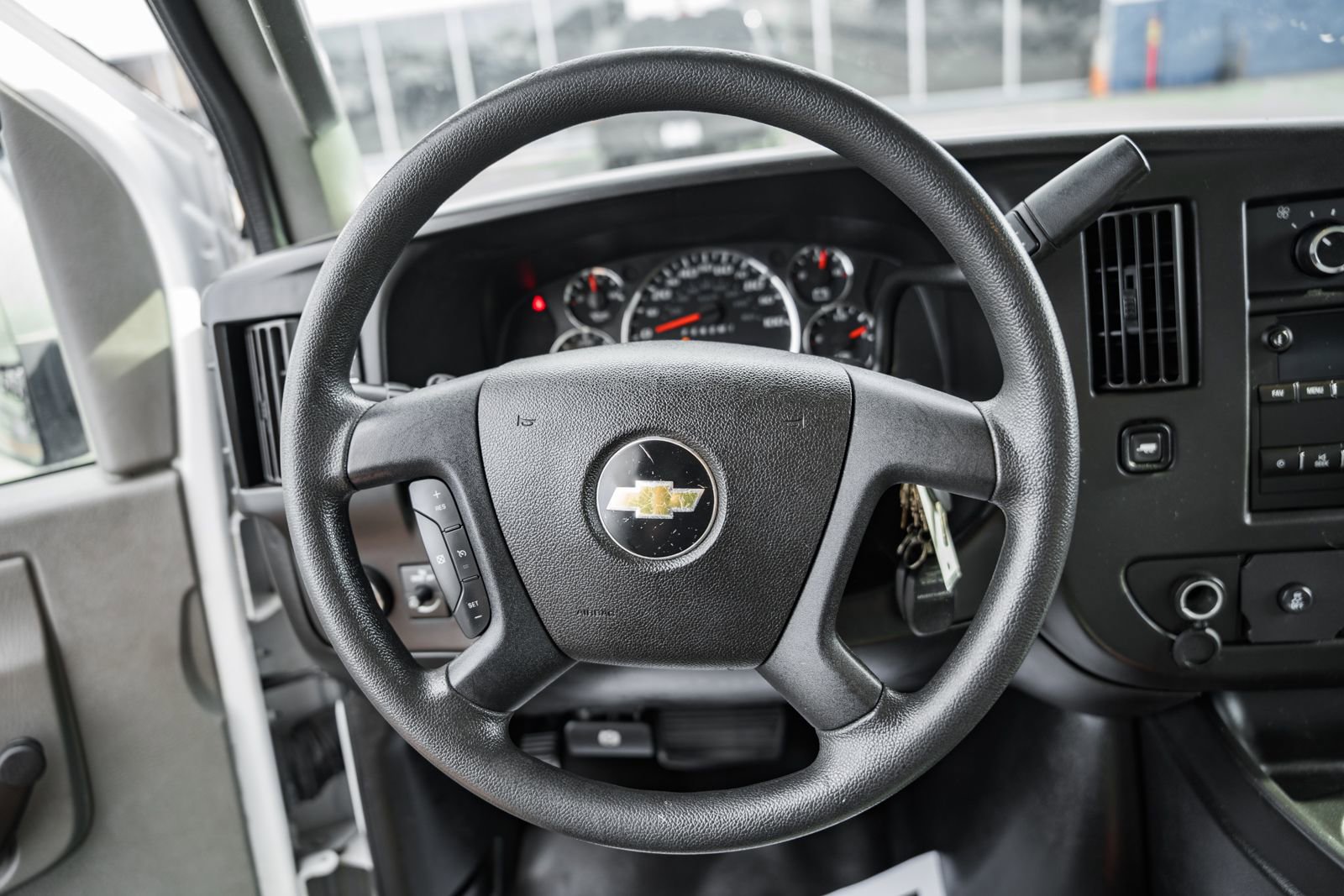 Used 2018 Chevrolet Express 3500 w/ Driver Convenience Package image 32