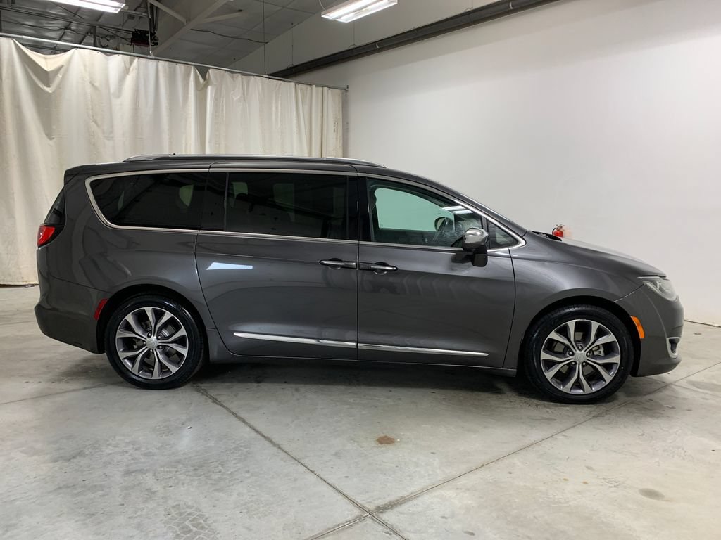 Used 2017 Chrysler Pacifica Limited FWD image 12