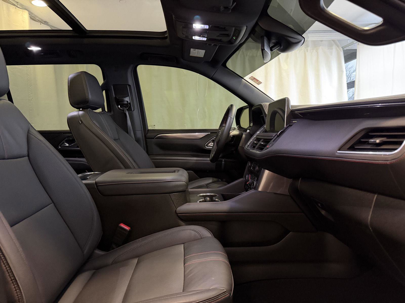 Used 2024 Chevrolet Suburban RST w/ Luxury Package image 16