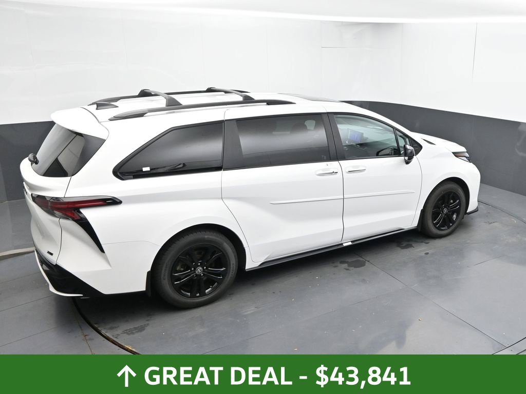 Used 2025 Toyota Sienna XSE AWD/4WD image 25