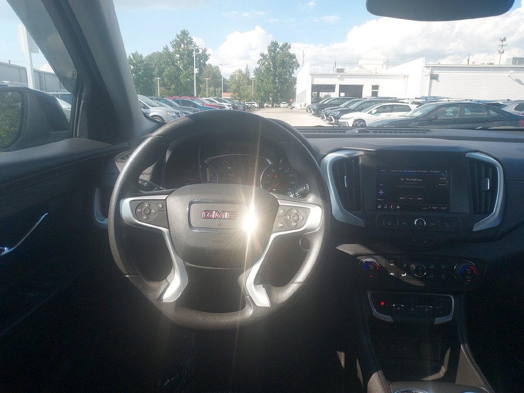 Used 2023 GMC Terrain SLE w/ Elevation Edition AWD/4WD image 10