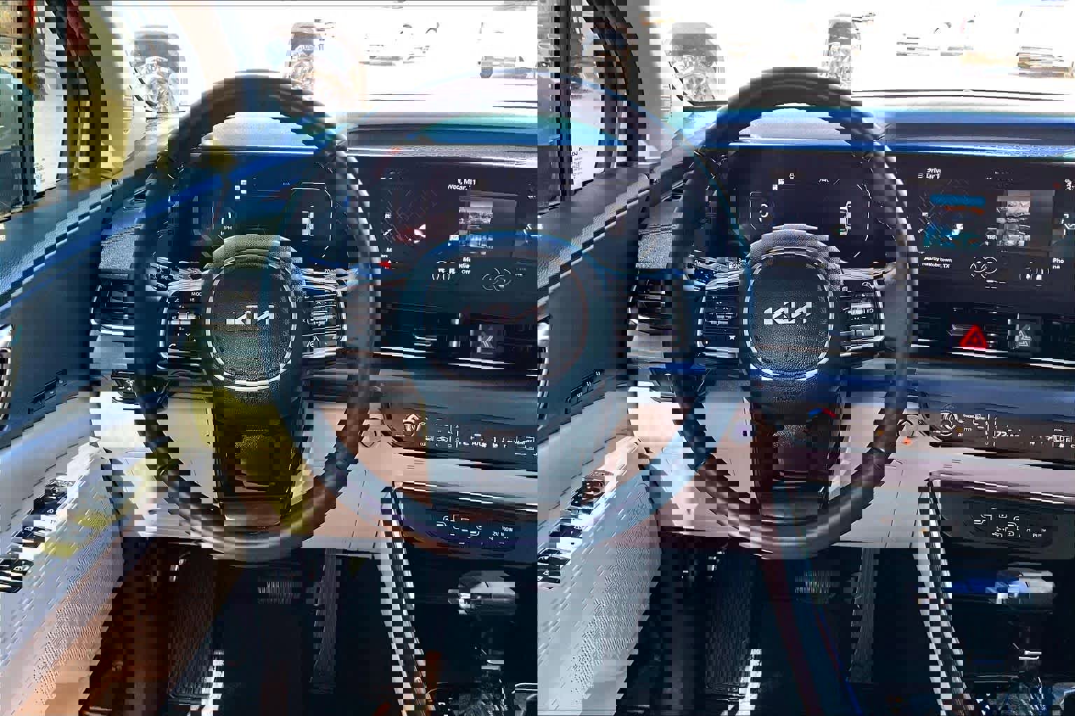 Used 2025 Kia Carnival SX image 6